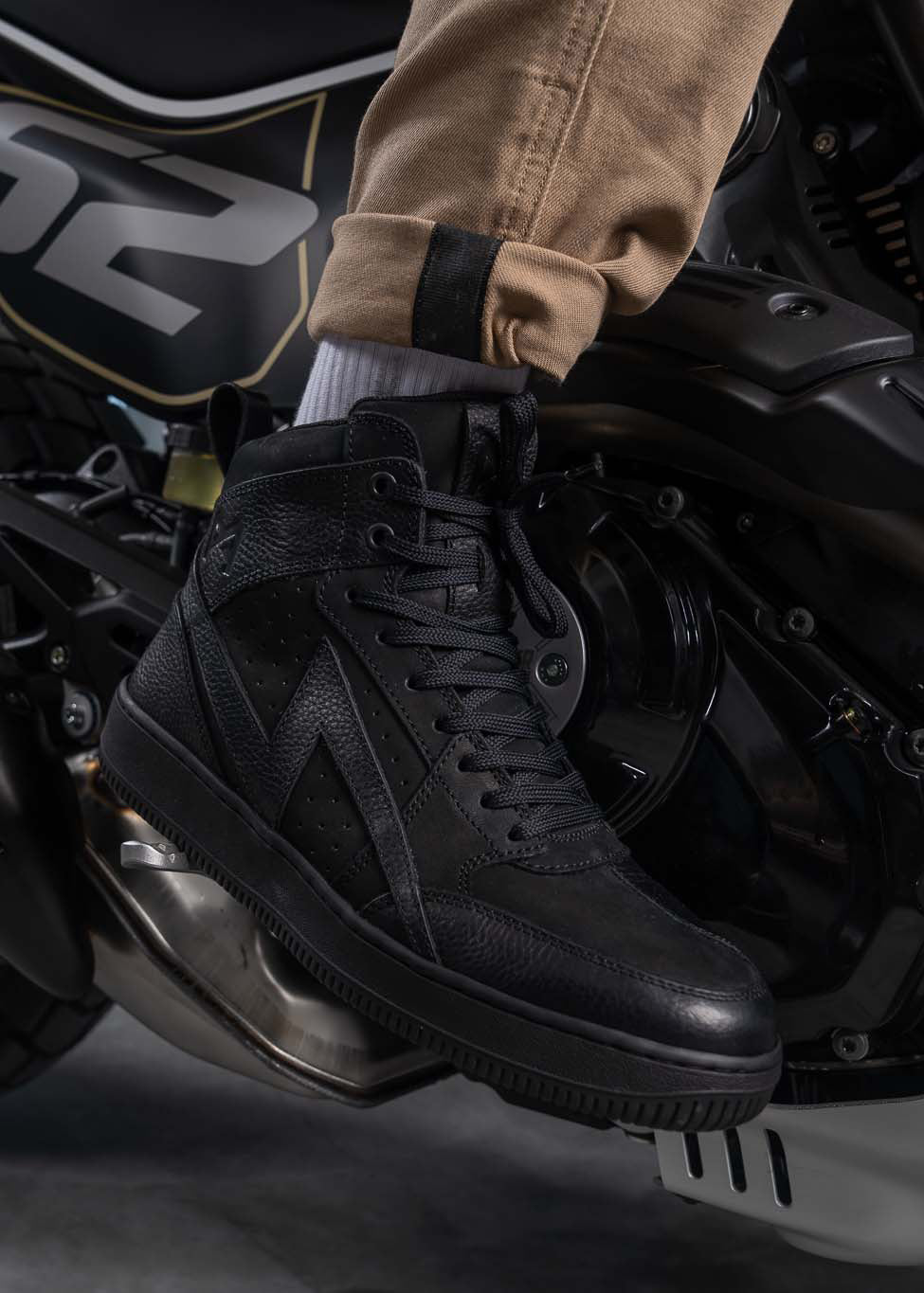 Apex Sneakers Black - Unisex Motorcycle Sneakers