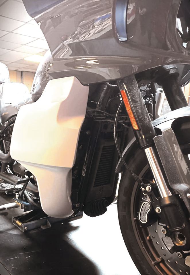 DOMINATOR FAIRING LOWERS FOR LOW RIDER ST Secondary image