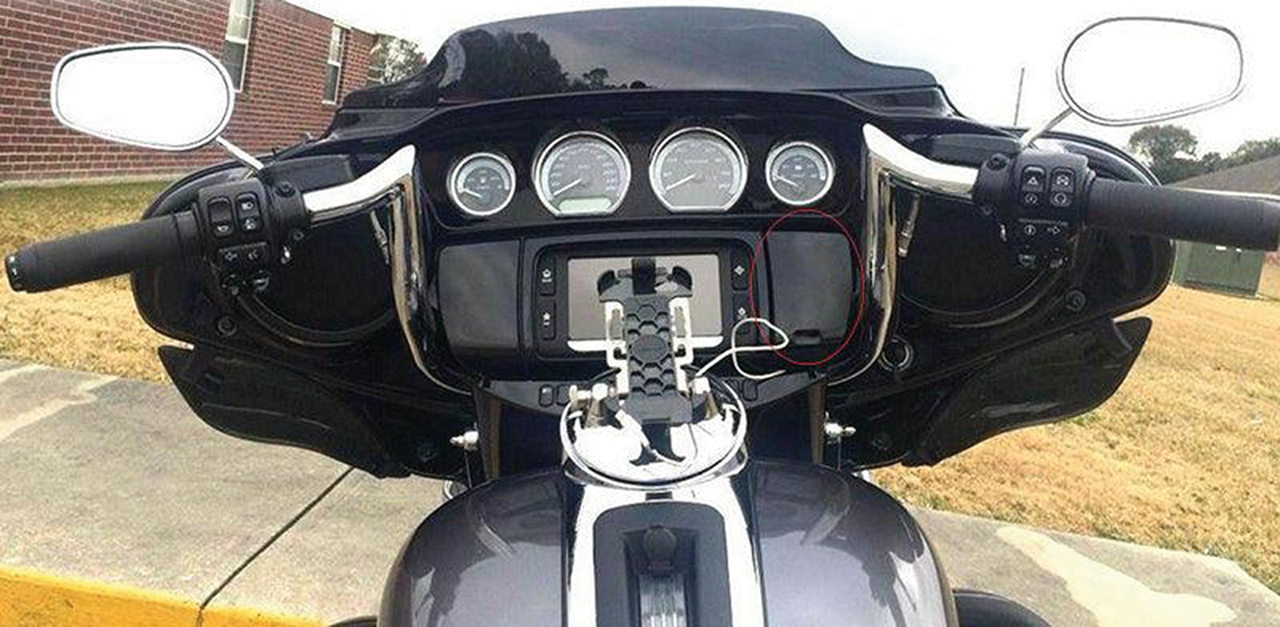 MEDIA DOOR FOR BATWING FAIRING 2014-UP - view 2