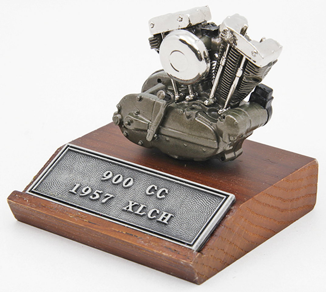 SCALE 1:8 MODEL ENGINES - view 1